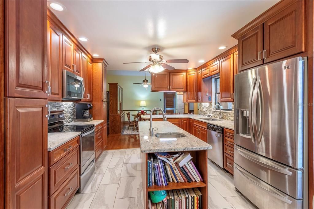 Active With Contract: $545,000 (3 beds, 2 baths, 2315 Square Feet)