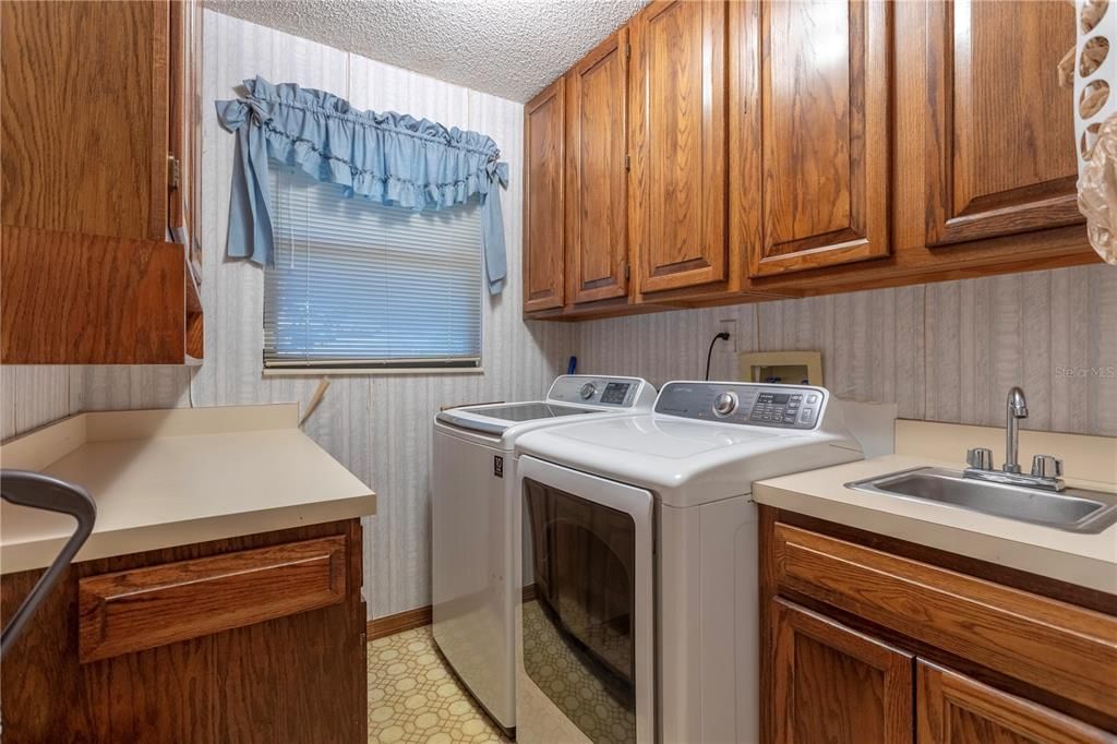 Active With Contract: $545,000 (3 beds, 2 baths, 2315 Square Feet)