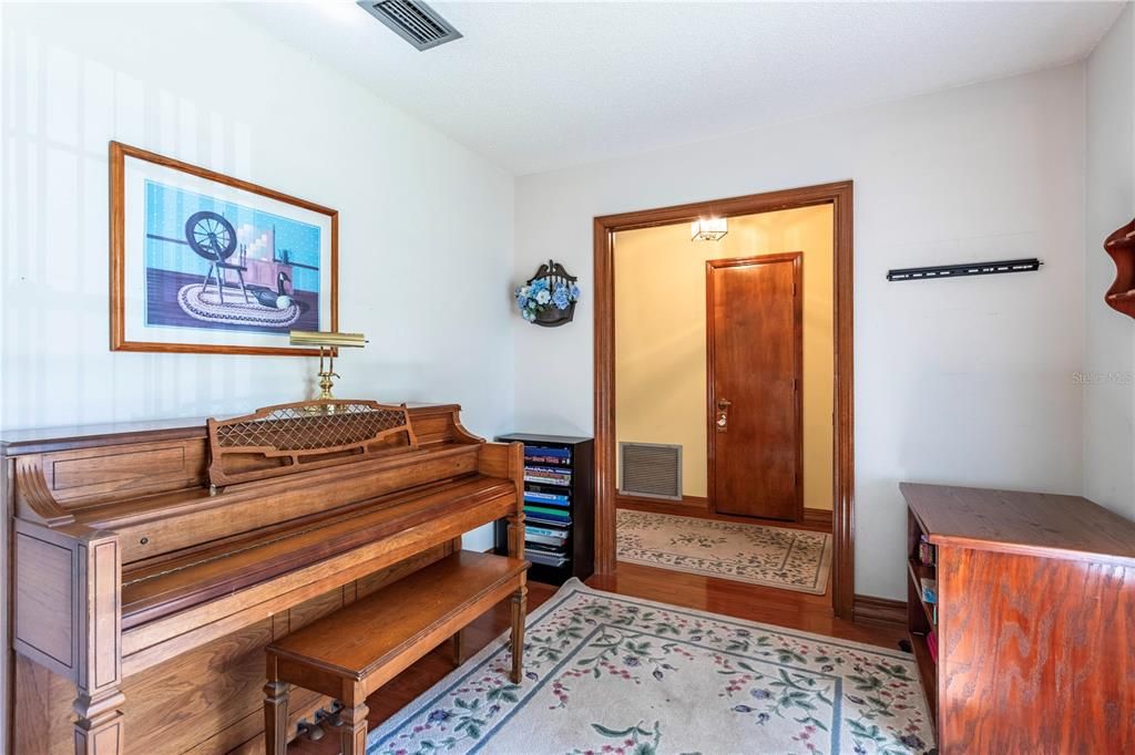 Active With Contract: $545,000 (3 beds, 2 baths, 2315 Square Feet)