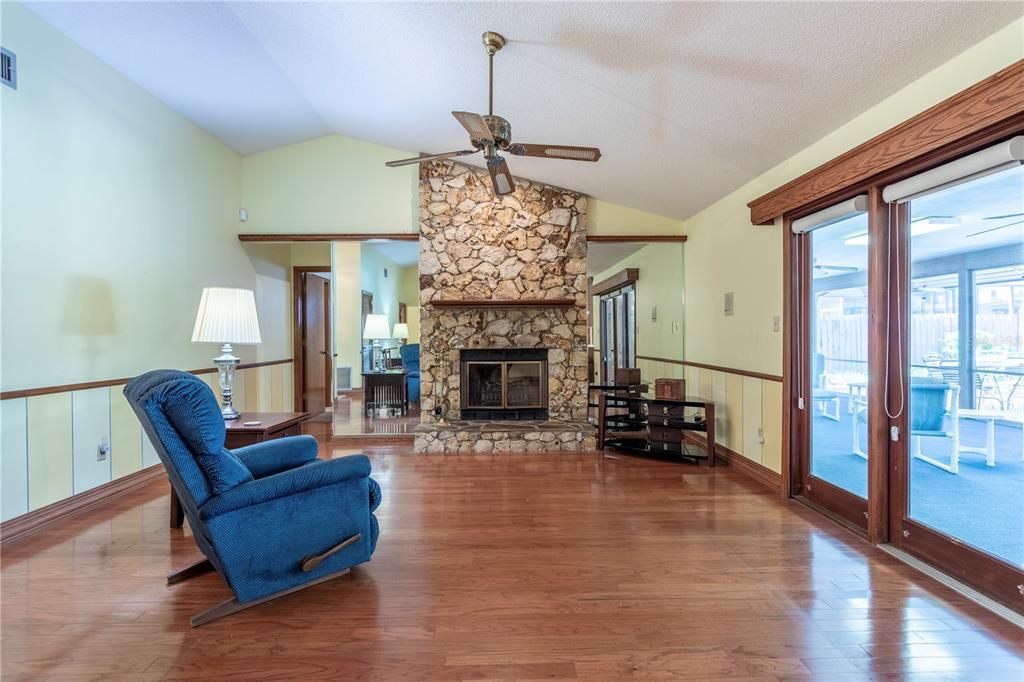 Active With Contract: $545,000 (3 beds, 2 baths, 2315 Square Feet)