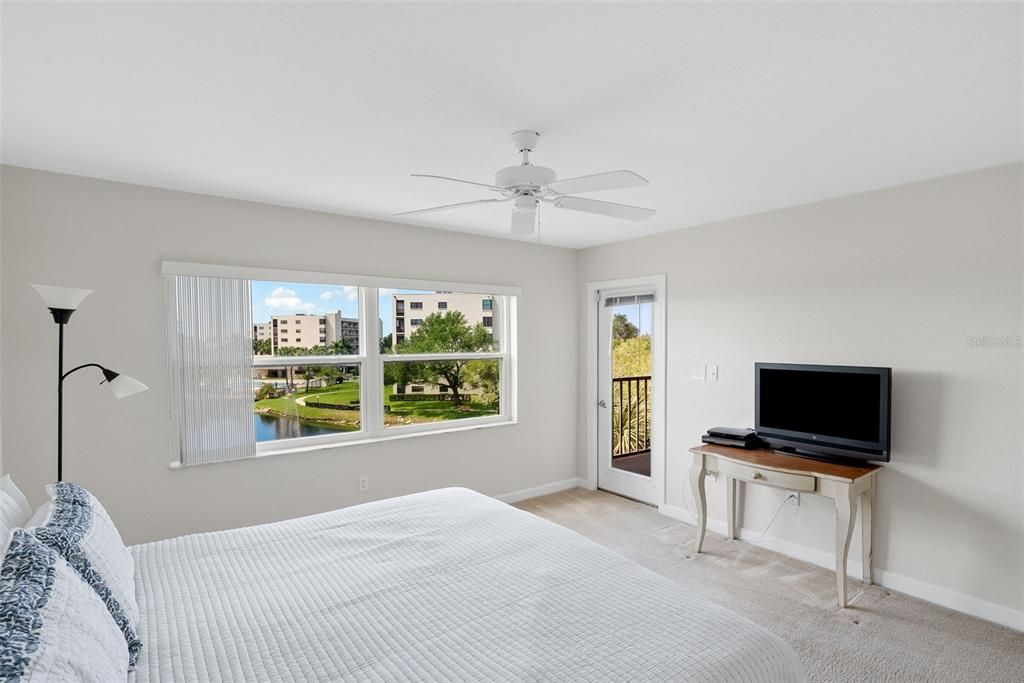 For Sale: $399,900 (2 beds, 2 baths, 1170 Square Feet)