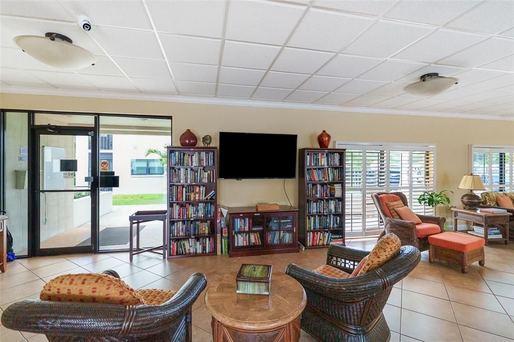 For Sale: $399,900 (2 beds, 2 baths, 1170 Square Feet)