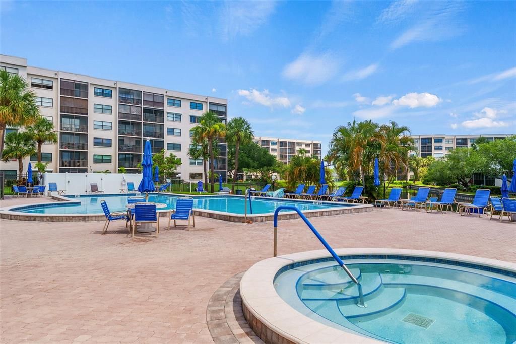 For Sale: $399,900 (2 beds, 2 baths, 1170 Square Feet)
