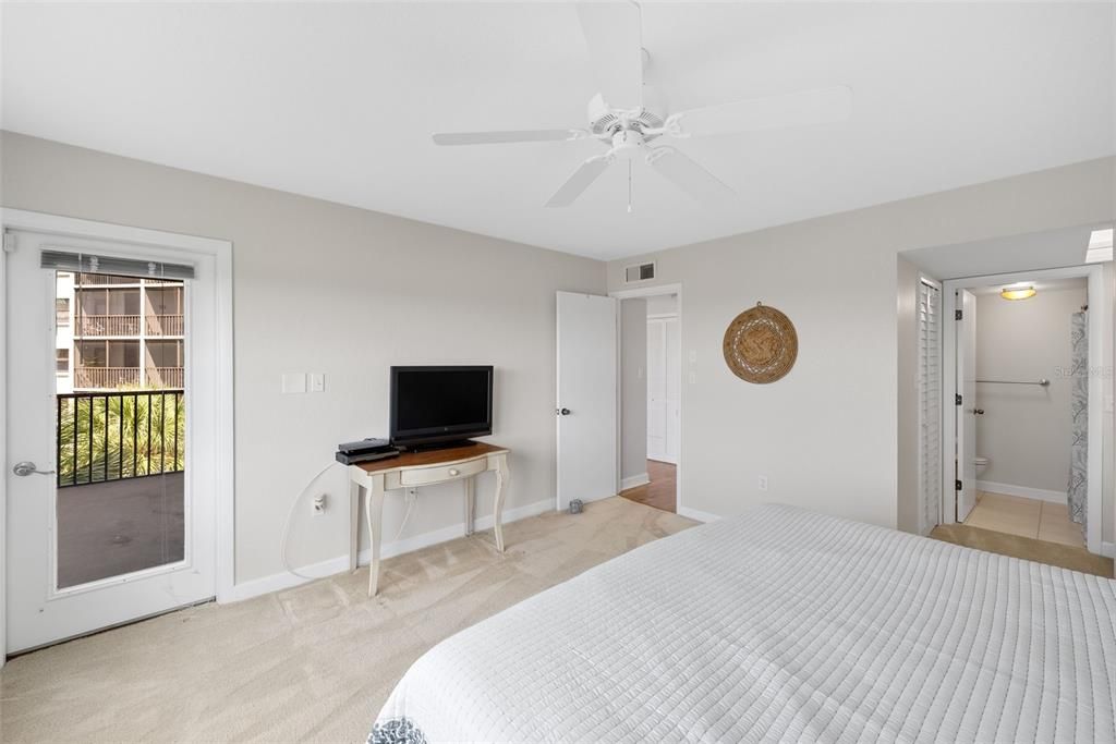 For Sale: $399,900 (2 beds, 2 baths, 1170 Square Feet)