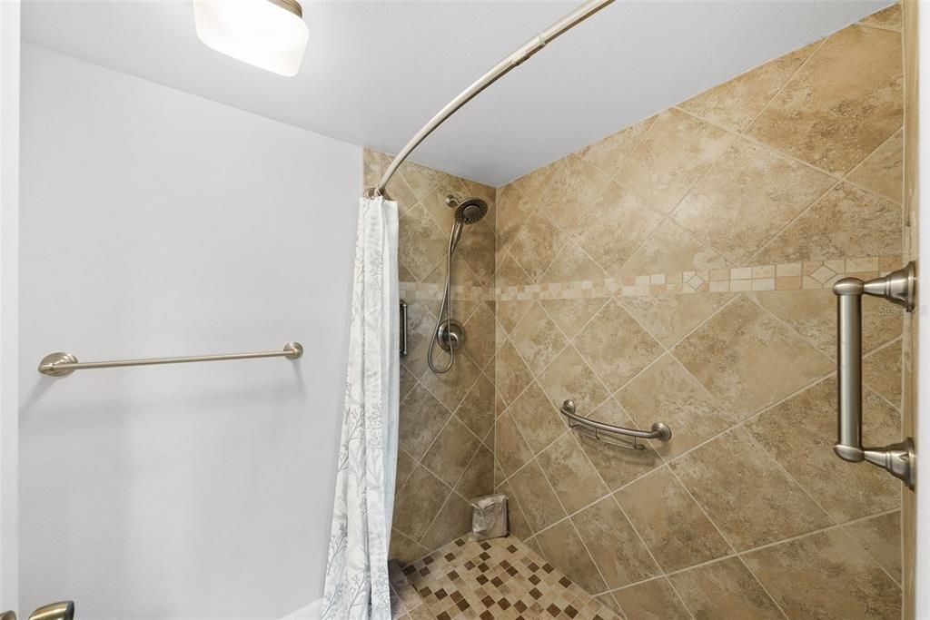 For Sale: $399,900 (2 beds, 2 baths, 1170 Square Feet)