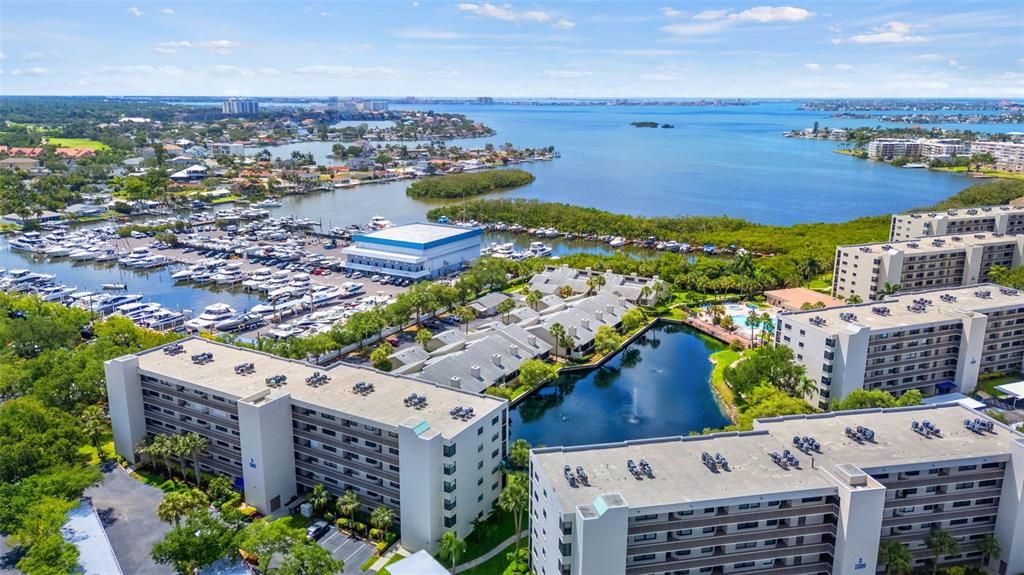 For Sale: $399,900 (2 beds, 2 baths, 1170 Square Feet)