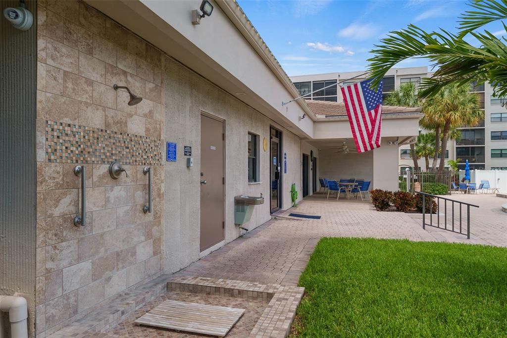 For Sale: $399,900 (2 beds, 2 baths, 1170 Square Feet)