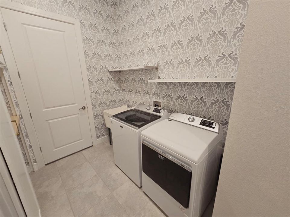 Active With Contract: $3,200 (3 beds, 3 baths, 2854 Square Feet)
