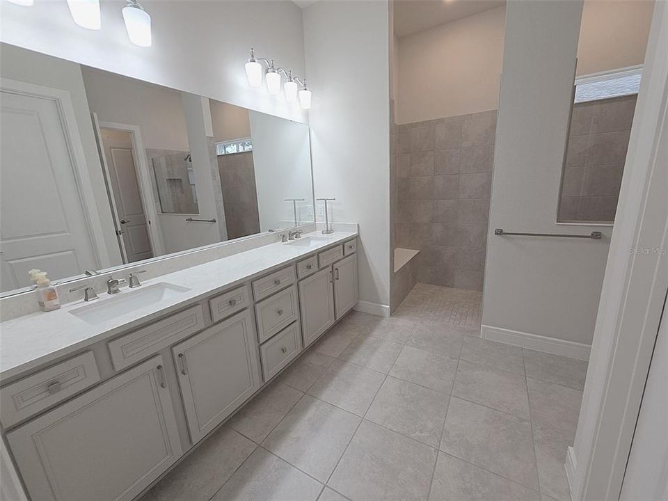 Active With Contract: $3,200 (3 beds, 3 baths, 2854 Square Feet)