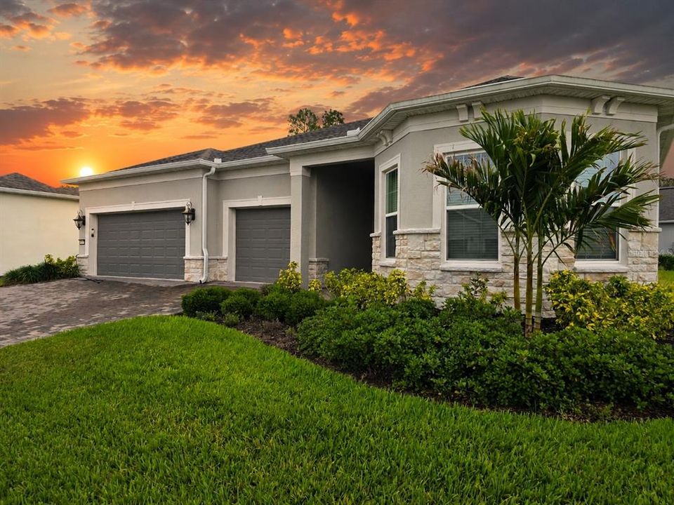 Active With Contract: $3,200 (3 beds, 3 baths, 2854 Square Feet)