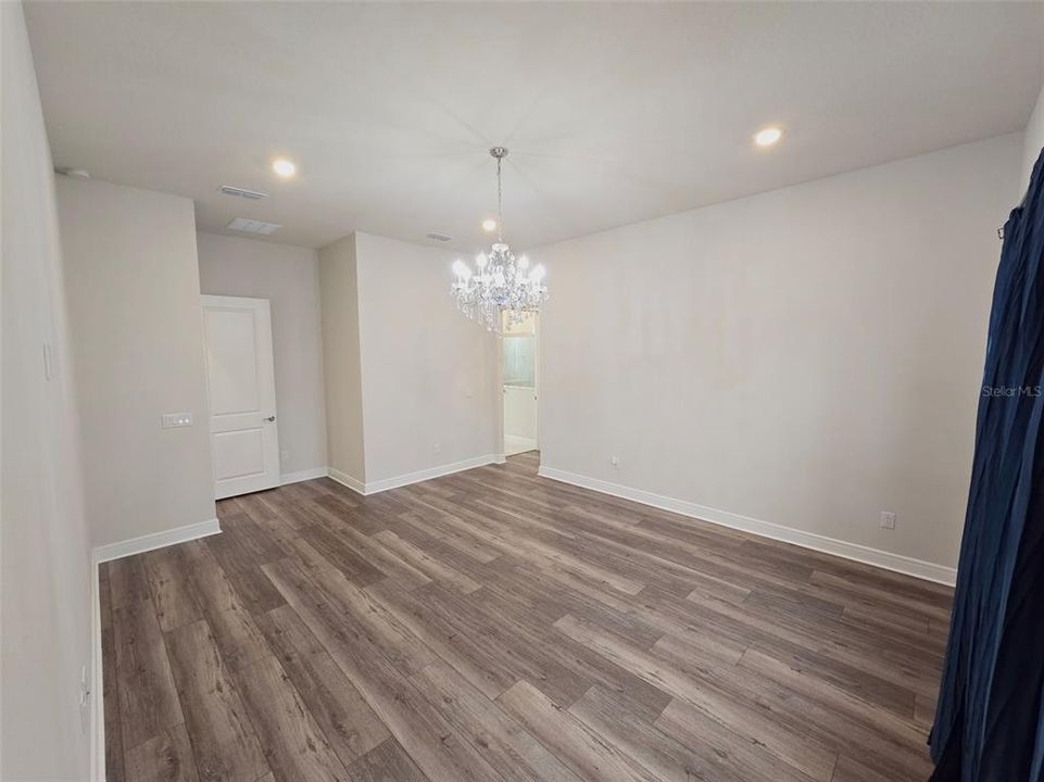 Active With Contract: $3,200 (3 beds, 3 baths, 2854 Square Feet)