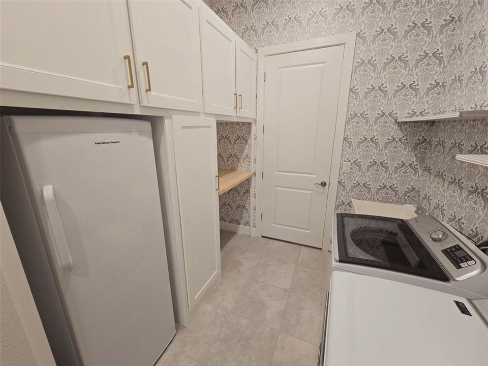 Active With Contract: $3,200 (3 beds, 3 baths, 2854 Square Feet)