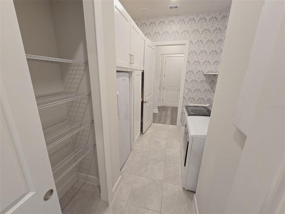 Active With Contract: $3,200 (3 beds, 3 baths, 2854 Square Feet)