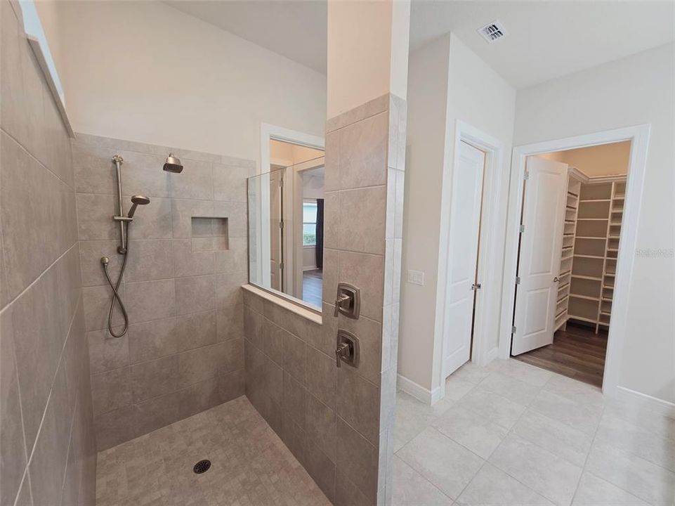 Active With Contract: $3,200 (3 beds, 3 baths, 2854 Square Feet)