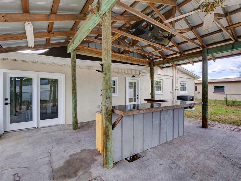 Activo con contrato: $399,900 (6 camas, 2 baños, 1835 Pies cuadrados)