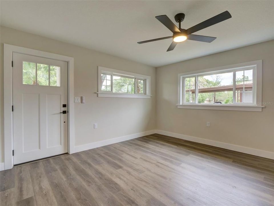Activo con contrato: $399,900 (6 camas, 2 baños, 1835 Pies cuadrados)