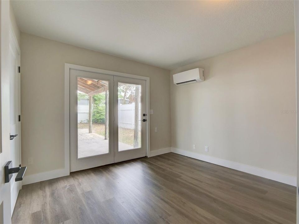 Activo con contrato: $399,900 (6 camas, 2 baños, 1835 Pies cuadrados)