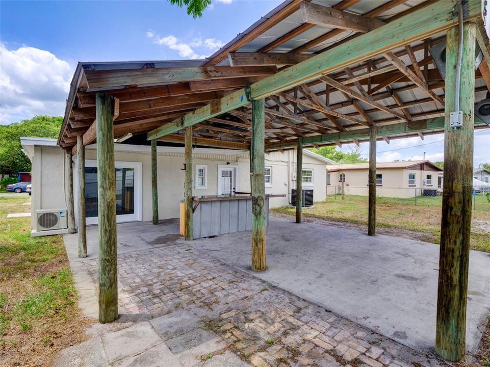 Activo con contrato: $399,900 (6 camas, 2 baños, 1835 Pies cuadrados)