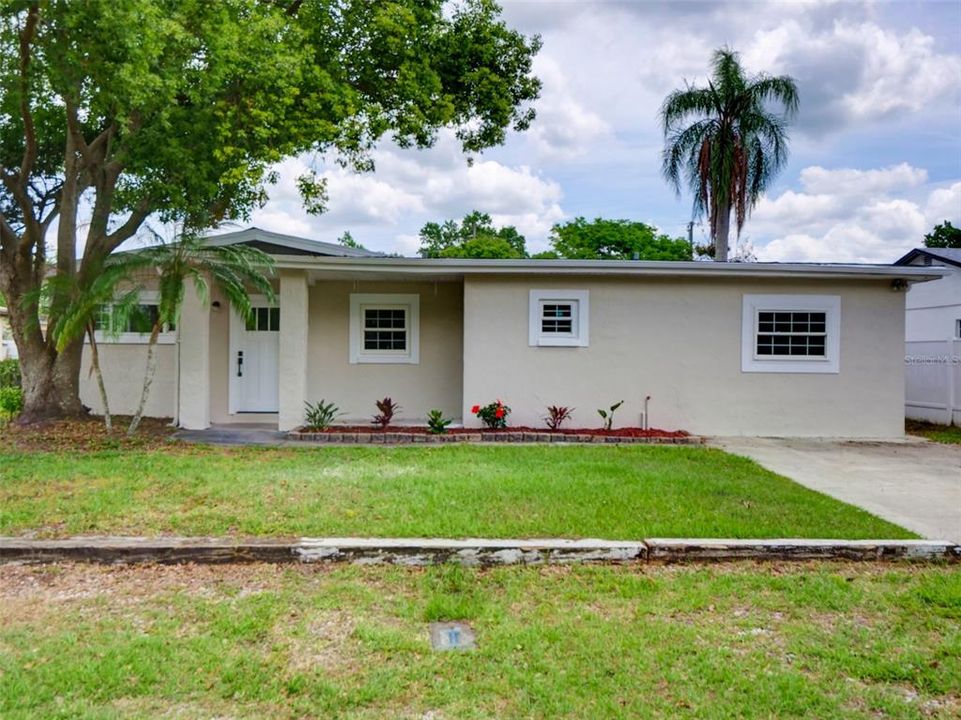 Activo con contrato: $399,900 (6 camas, 2 baños, 1835 Pies cuadrados)
