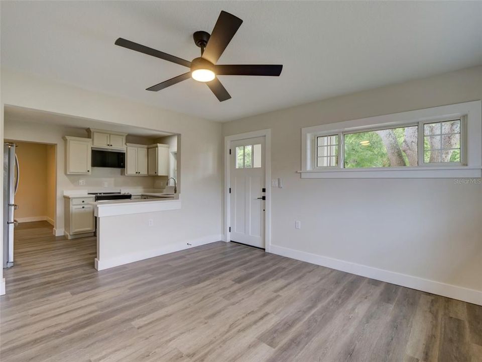 Activo con contrato: $399,900 (6 camas, 2 baños, 1835 Pies cuadrados)