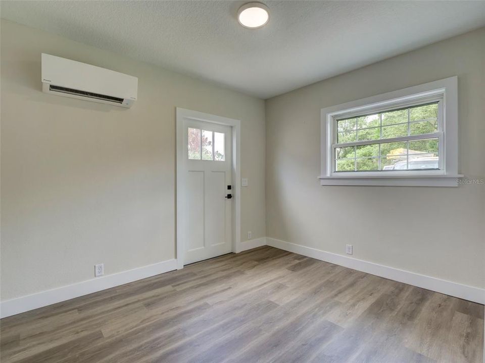 Activo con contrato: $399,900 (6 camas, 2 baños, 1835 Pies cuadrados)