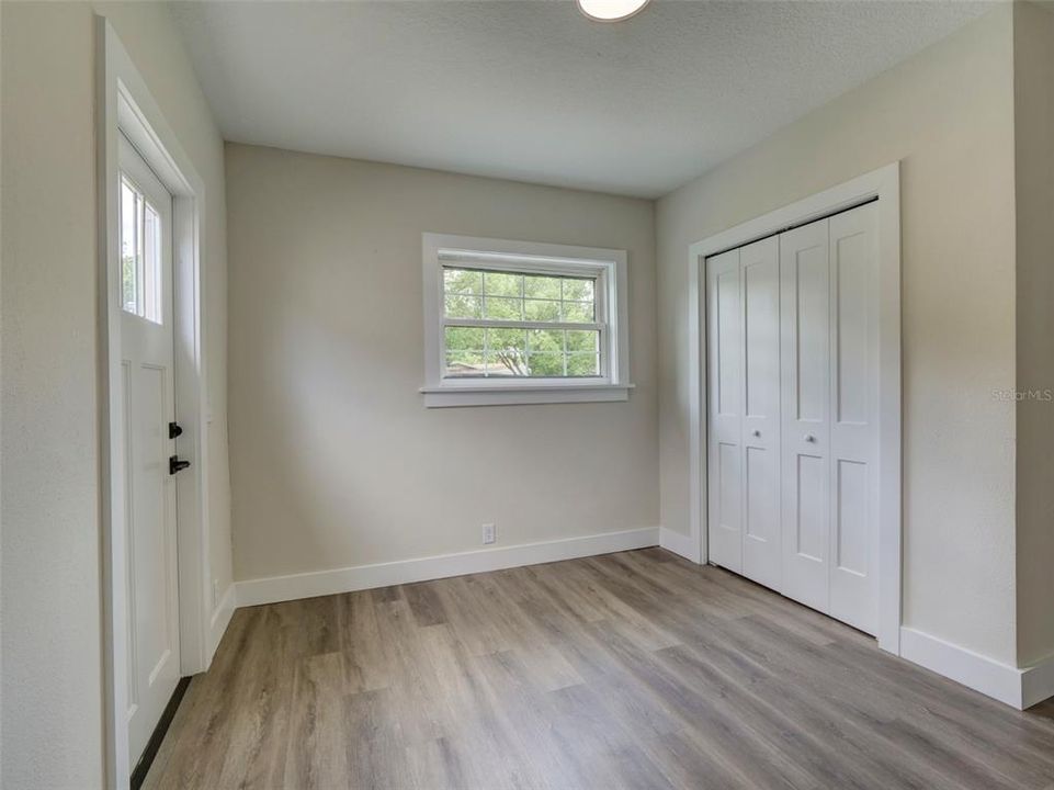 Activo con contrato: $399,900 (6 camas, 2 baños, 1835 Pies cuadrados)