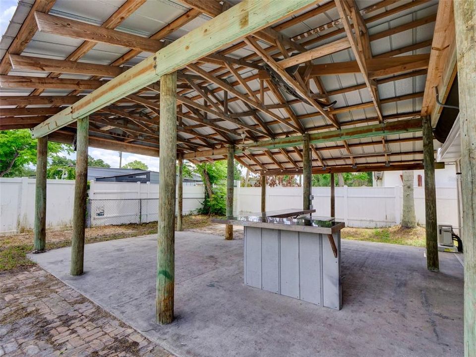 Activo con contrato: $399,900 (6 camas, 2 baños, 1835 Pies cuadrados)