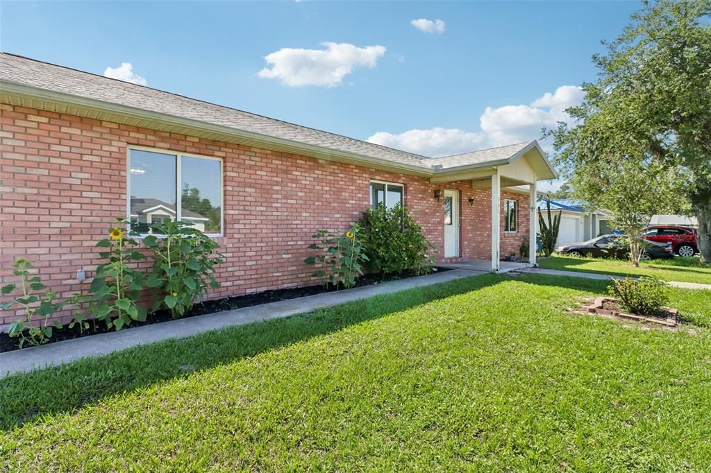 En Venta: $295,000 (3 camas, 2 baños, 1560 Pies cuadrados)