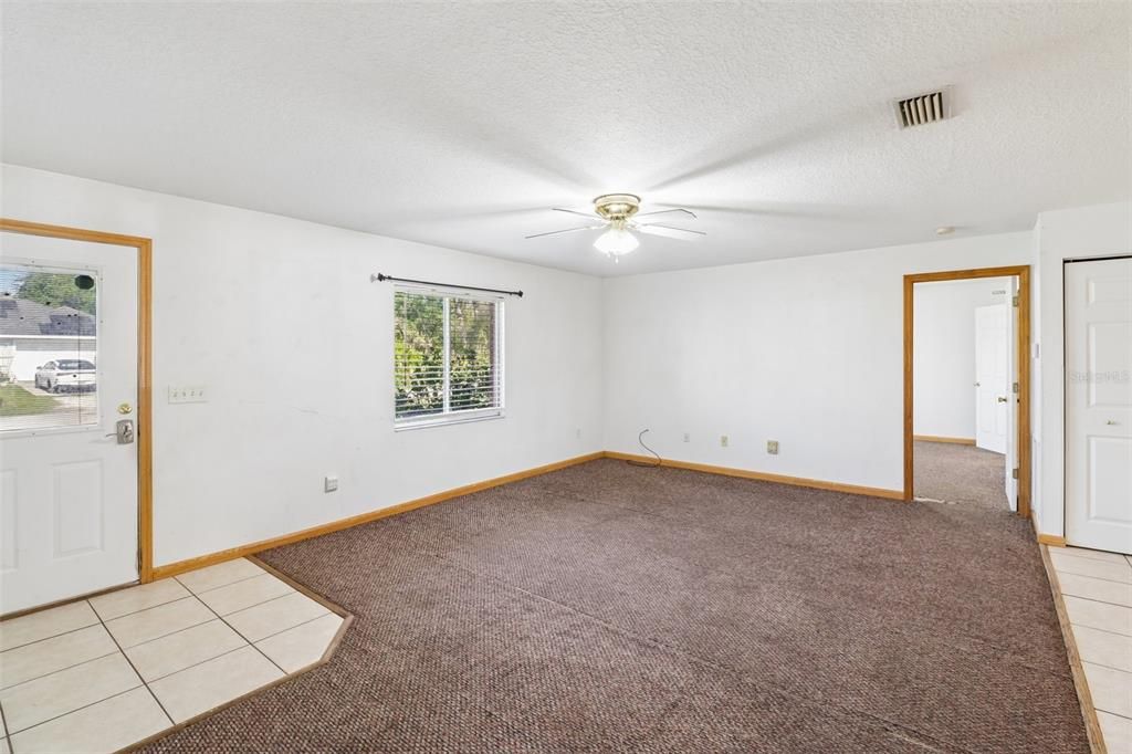 En Venta: $295,000 (3 camas, 2 baños, 1560 Pies cuadrados)