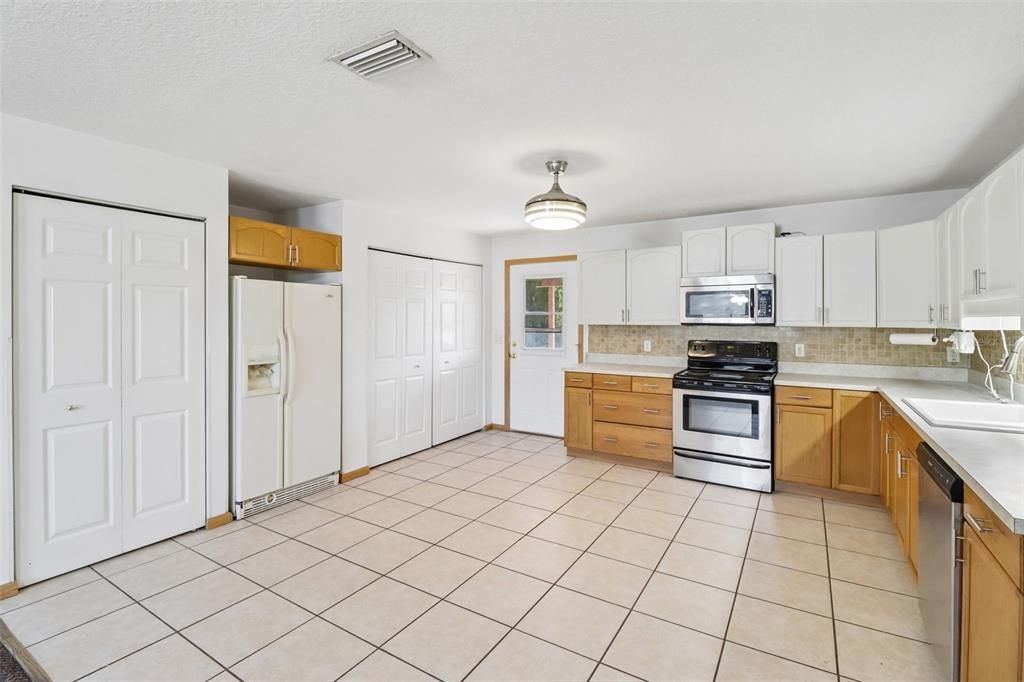 En Venta: $295,000 (3 camas, 2 baños, 1560 Pies cuadrados)