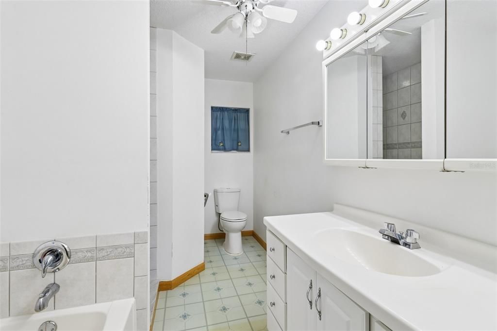 En Venta: $295,000 (3 camas, 2 baños, 1560 Pies cuadrados)