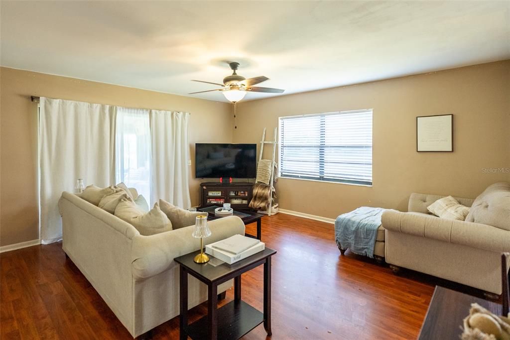 En Venta: $165,000 (2 camas, 2 baños, 1278 Pies cuadrados)
