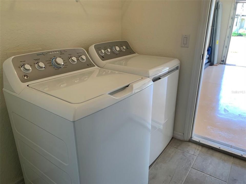 В аренду: $2,200 (2 спален, 2 ванн, 1568 Квадратных фут)
