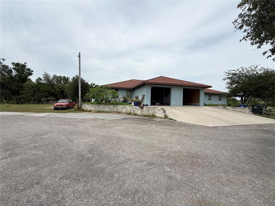 For Sale: $635,000 (6 beds, 4 baths, 2502 Square Feet)