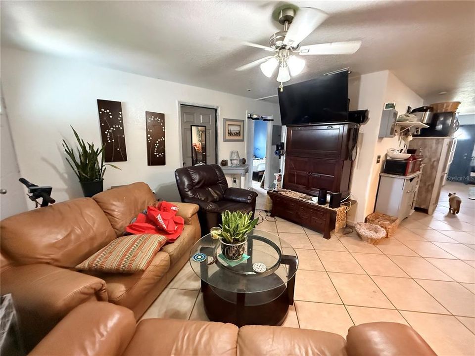 For Sale: $635,000 (6 beds, 4 baths, 2502 Square Feet)