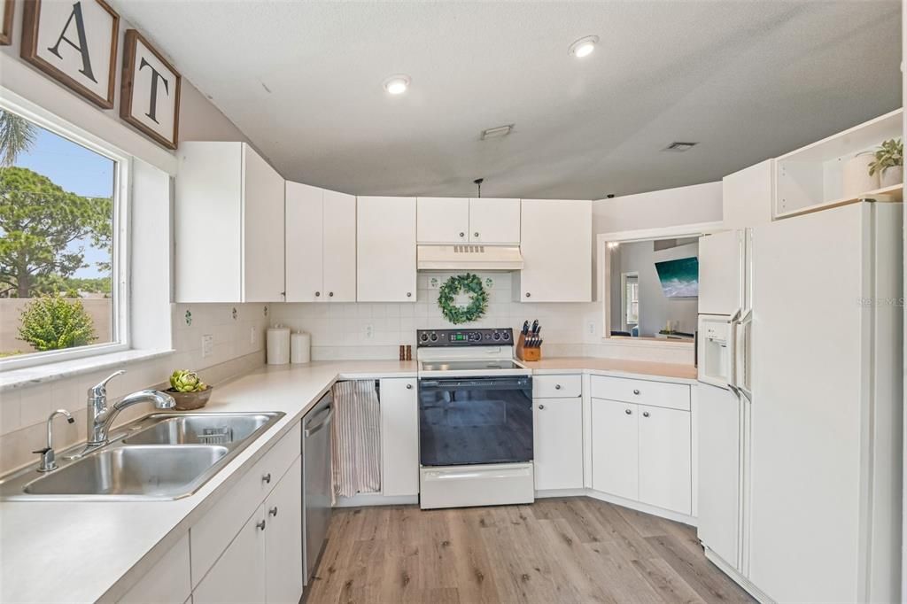 For Sale: $385,000 (3 beds, 2 baths, 1822 Square Feet)