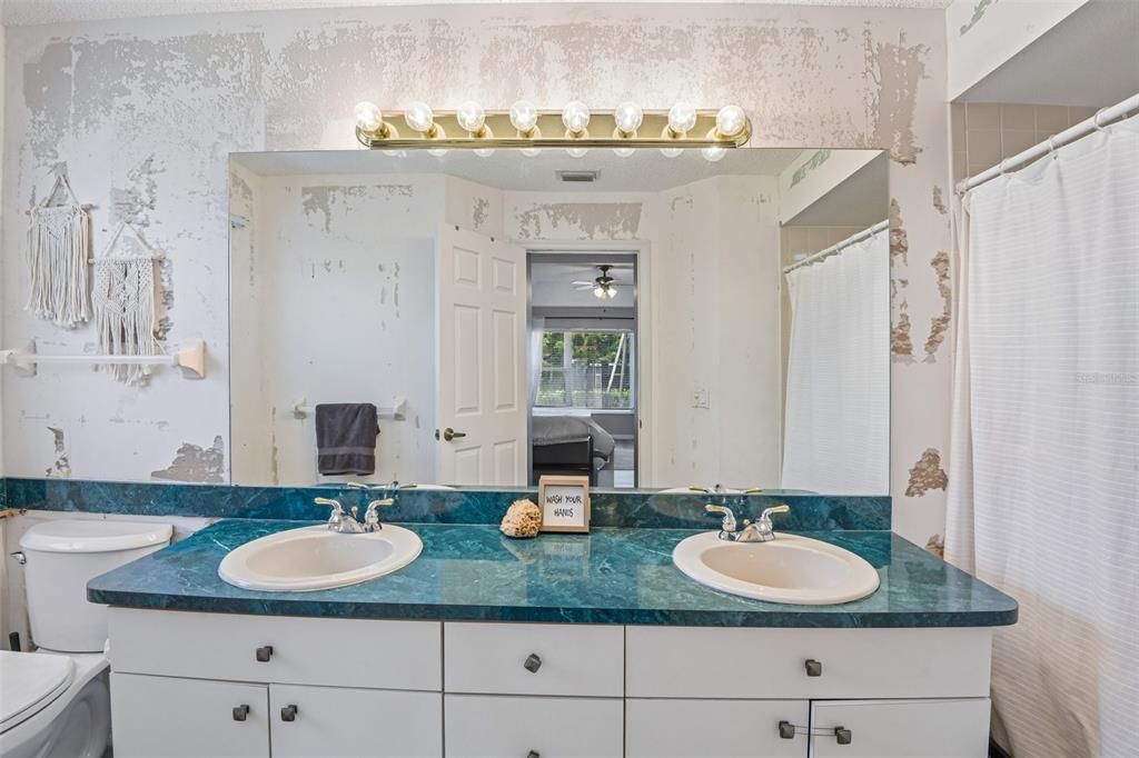 For Sale: $385,000 (3 beds, 2 baths, 1822 Square Feet)