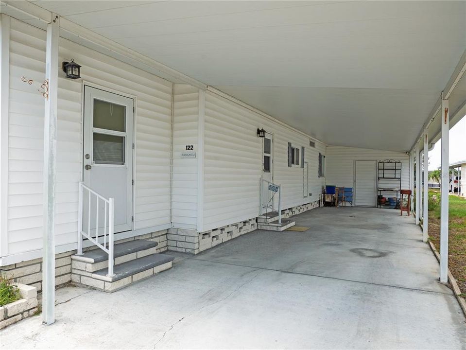 Active With Contract: $128,500 (2 beds, 2 baths, 1035 Square Feet)