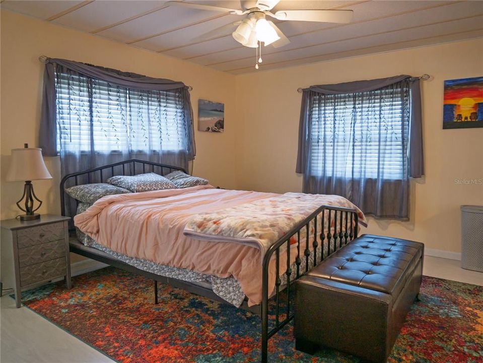 Active With Contract: $128,500 (2 beds, 2 baths, 1035 Square Feet)