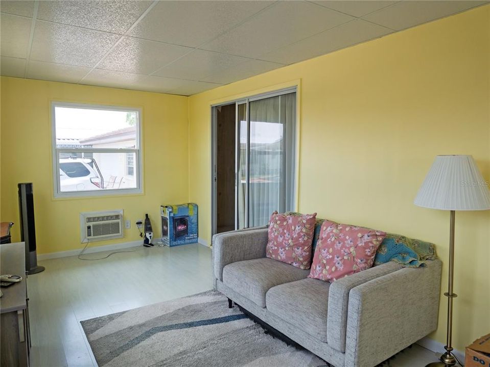 Active With Contract: $128,500 (2 beds, 2 baths, 1035 Square Feet)