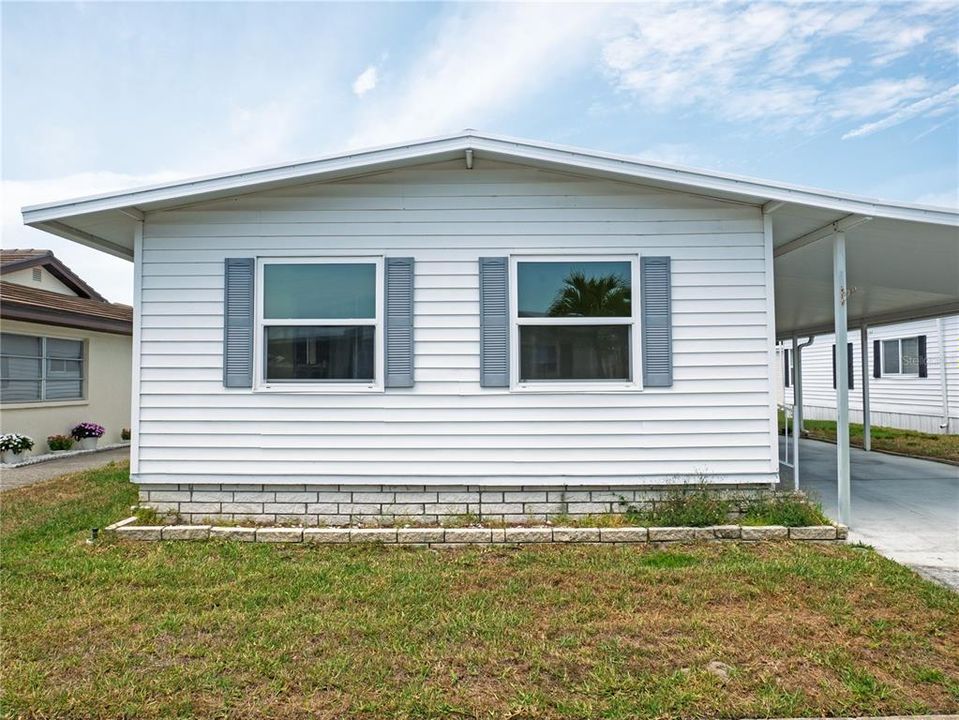 Active With Contract: $128,500 (2 beds, 2 baths, 1035 Square Feet)