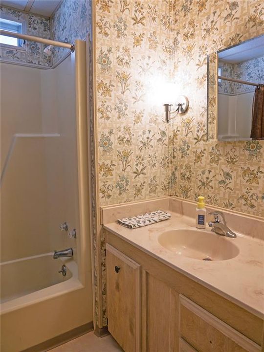 Active With Contract: $128,500 (2 beds, 2 baths, 1035 Square Feet)