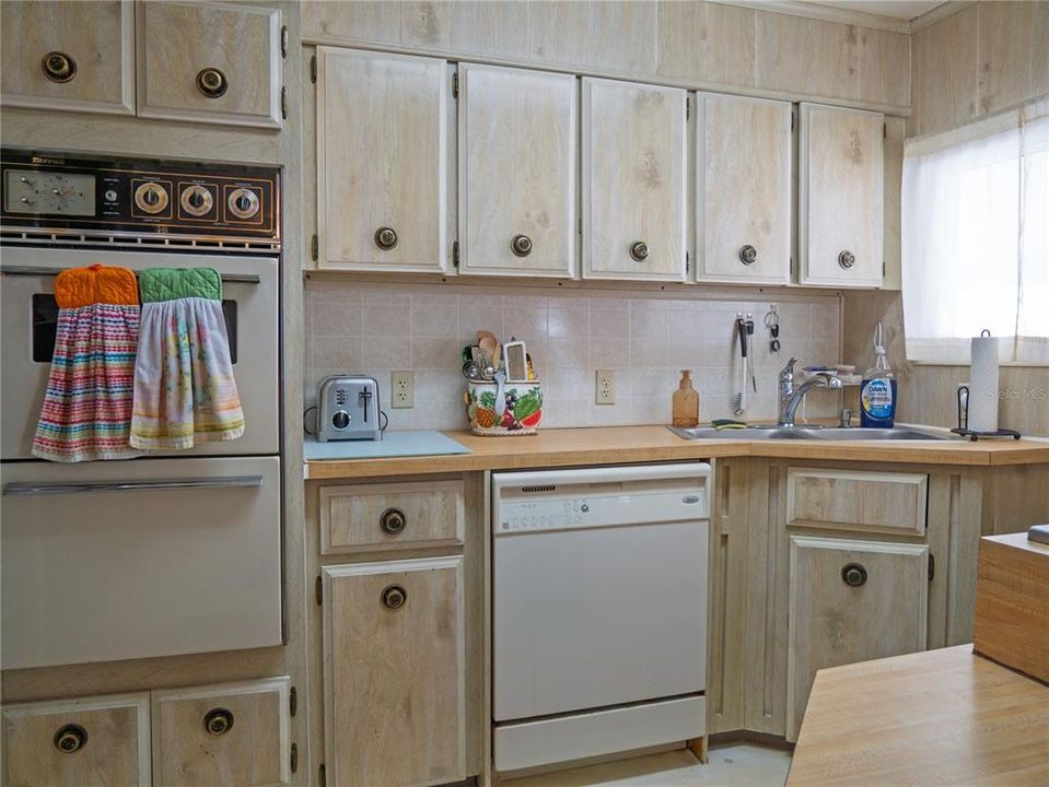 Active With Contract: $128,500 (2 beds, 2 baths, 1035 Square Feet)