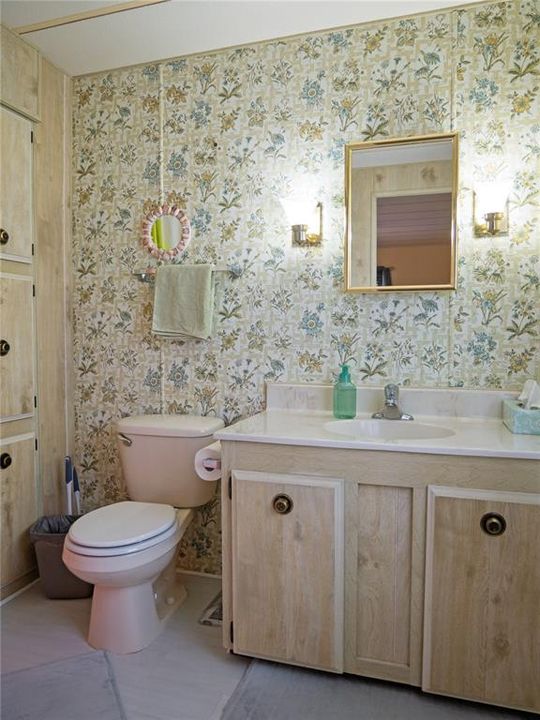 Active With Contract: $128,500 (2 beds, 2 baths, 1035 Square Feet)