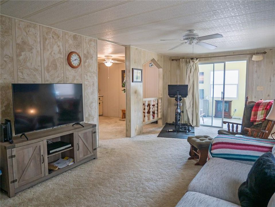 Active With Contract: $128,500 (2 beds, 2 baths, 1035 Square Feet)