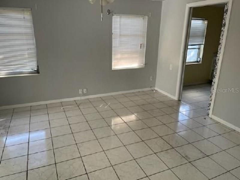 Activo con contrato: $2,500 (4 camas, 3 baños, 1711 Pies cuadrados)