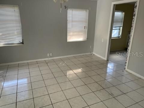 Activo con contrato: $2,500 (4 camas, 3 baños, 1711 Pies cuadrados)
