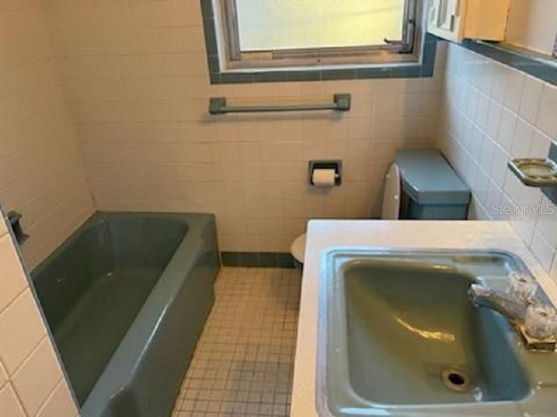 Activo con contrato: $2,500 (4 camas, 3 baños, 1711 Pies cuadrados)