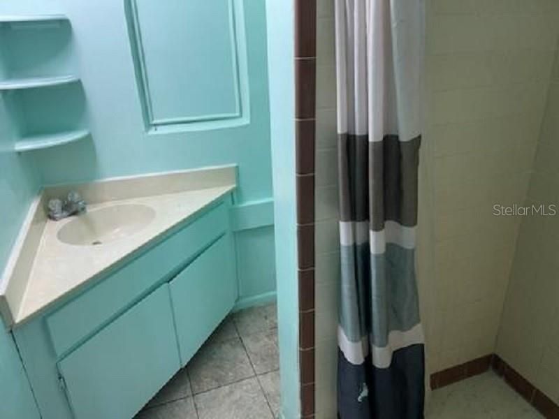 Activo con contrato: $2,500 (4 camas, 3 baños, 1711 Pies cuadrados)