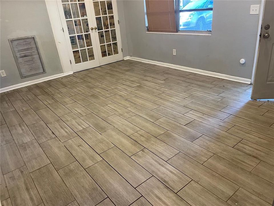 Activo con contrato: $2,500 (4 camas, 3 baños, 1711 Pies cuadrados)
